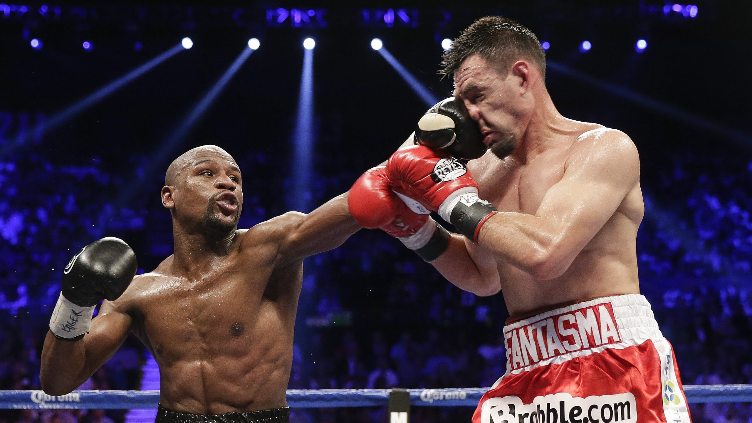 “全球极速巡游：穿越荒漠、雪山、沙滩的赛段挑战”