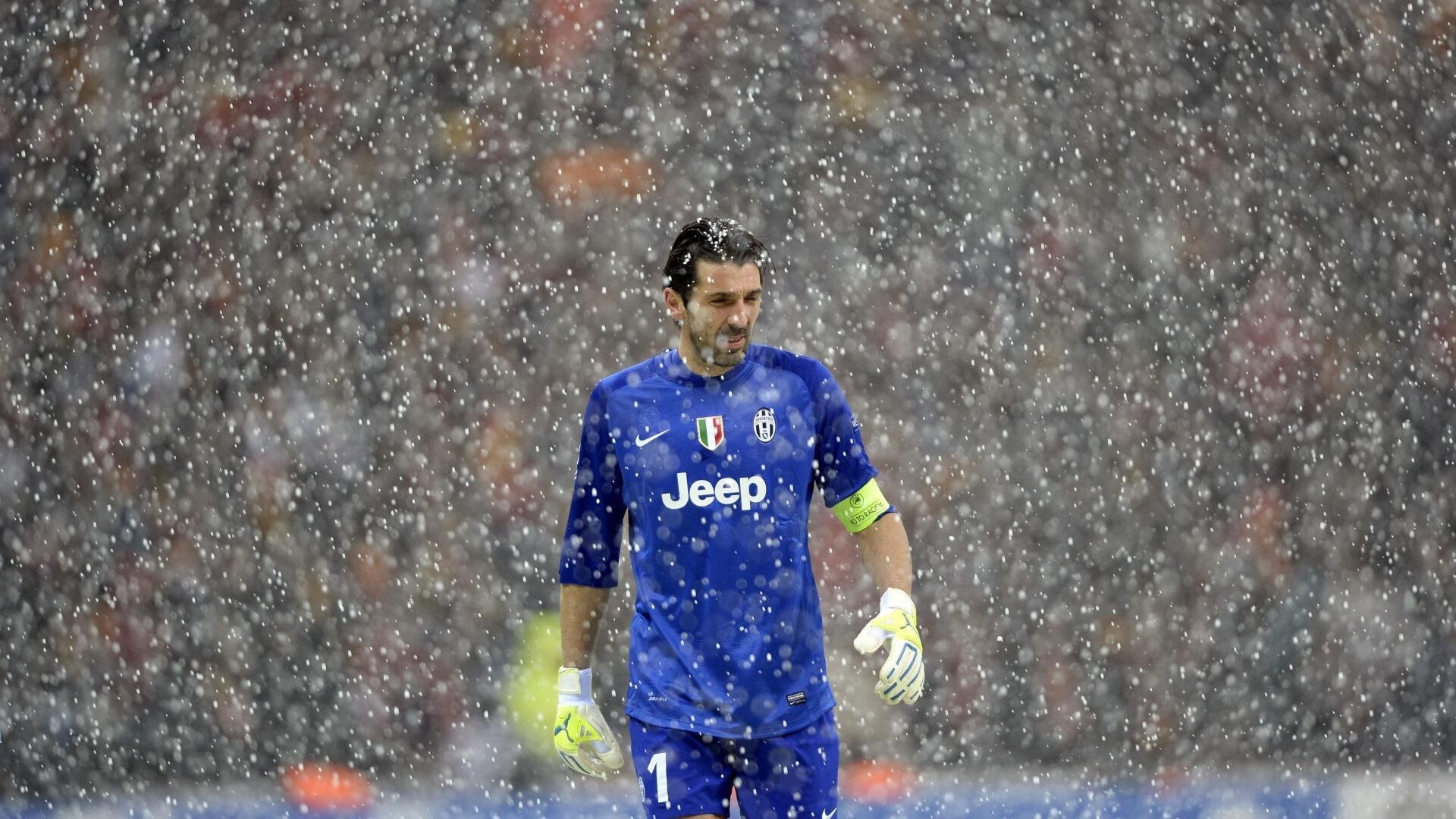 爱游戏线上-德甲各队纷纷推出定制化球迷礼包，增强互动体验，德甲各个球队赞助商